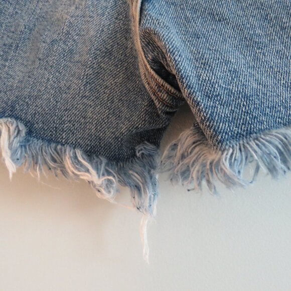 MOUSSY VINTAGE Exposed Button Fly Distressed Raw Hem Jean Shorts - Picture 13 of 15